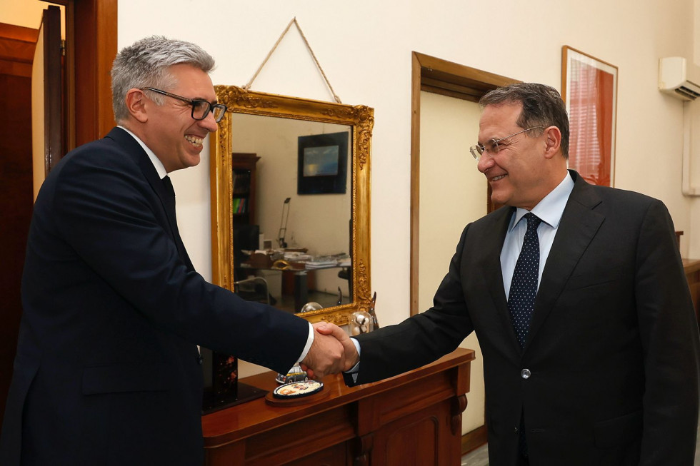 State Secretary Marko Štucin with Italian Deputy Foreign Minister Edmondo Cirielli, handshake