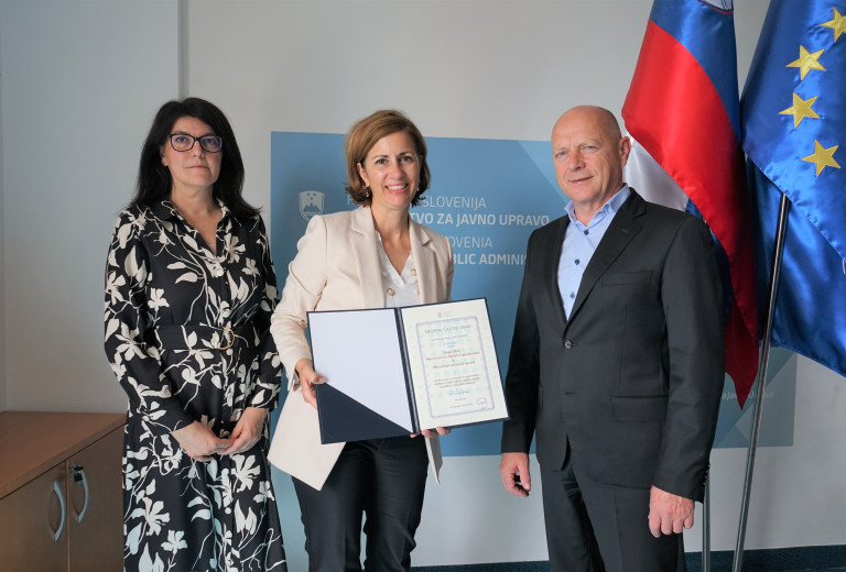 Ekipa OPSI - Odprti podatki Slovenije prejela srebrni častni znak