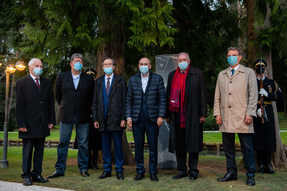 The unveiling of the memorial commemorating the 30th anniversary of the DEMOS coalition