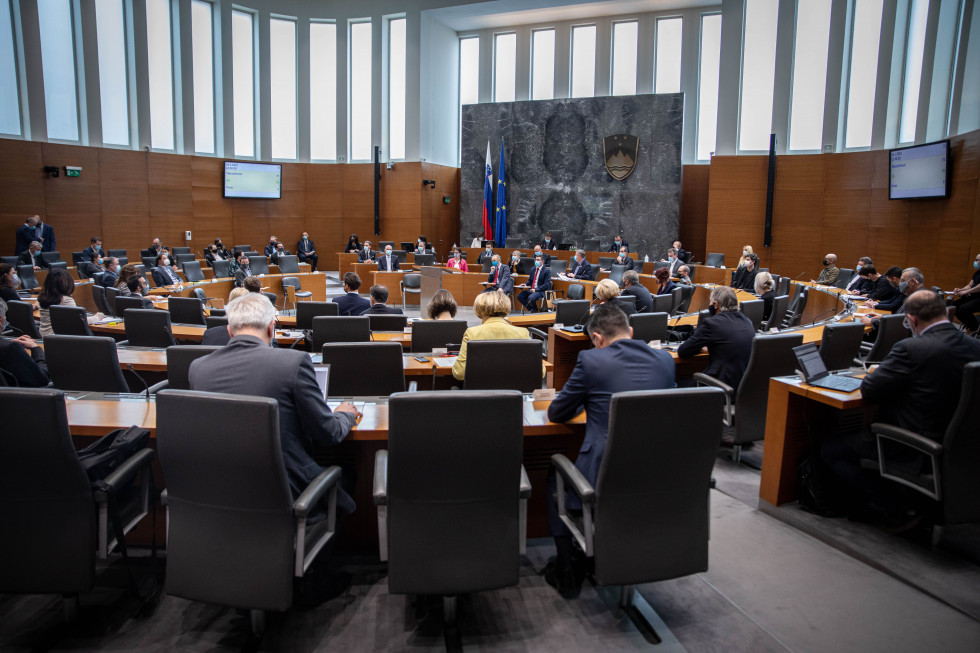 Predsednik vlade odgovarjal na poslanska vprašanja