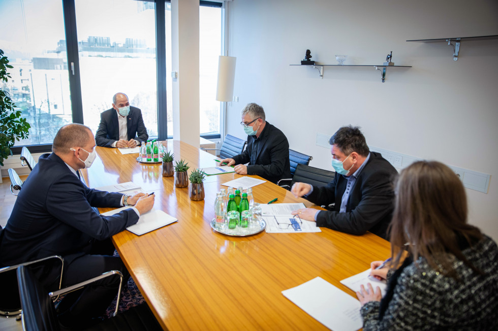 Prime Minister Janez Janša and Minister of Agriculture, Jože Podgoršek, talking to representatives of the Chamber of Agriculture and Forestry