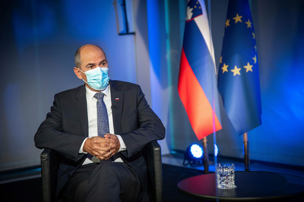 Predsednik vlade Janez Janša je bil v gost v oddaji Pogovor s predsednikom vlade na Televiziji Slovenija.