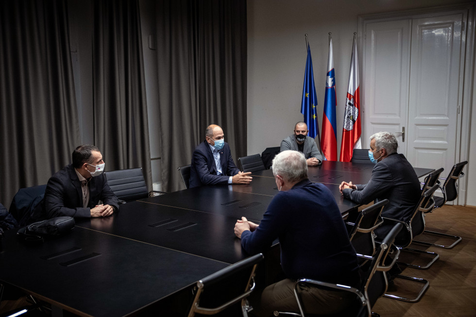 Predsednik vlade Janez Janša je obiskal UKC Maribor ter mestno občino Maribor.