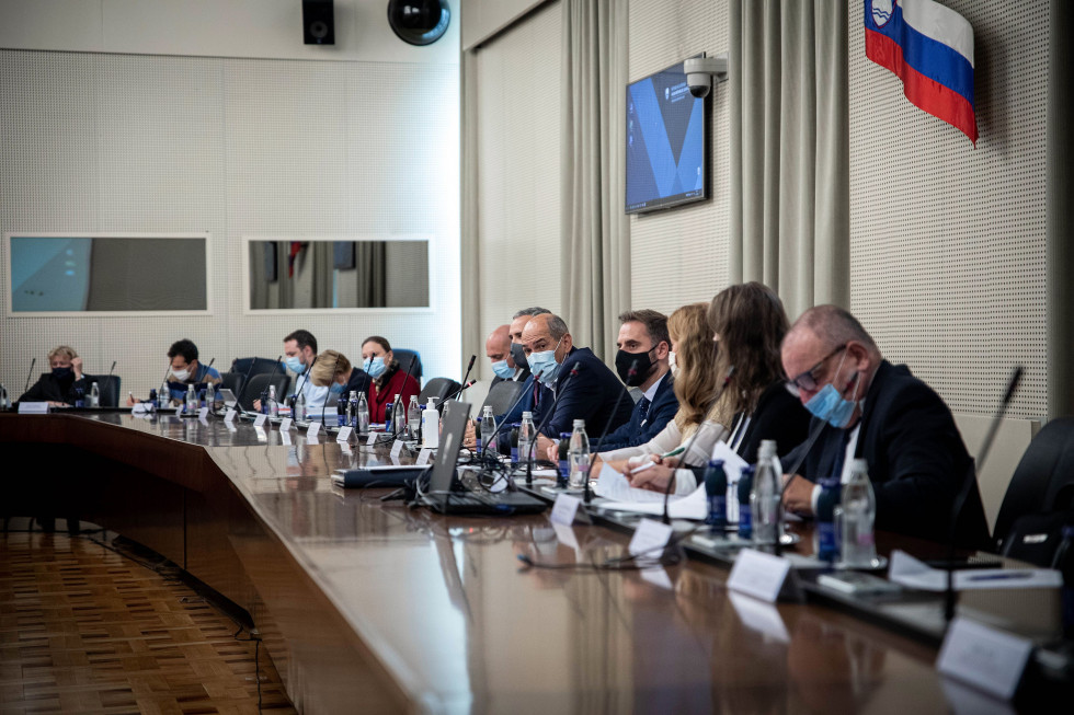 Predsednik vlade Janez Janša s člani Ekonomsko-socialnega sveta o predlogu zakona o nacionalnem demografskem skladu