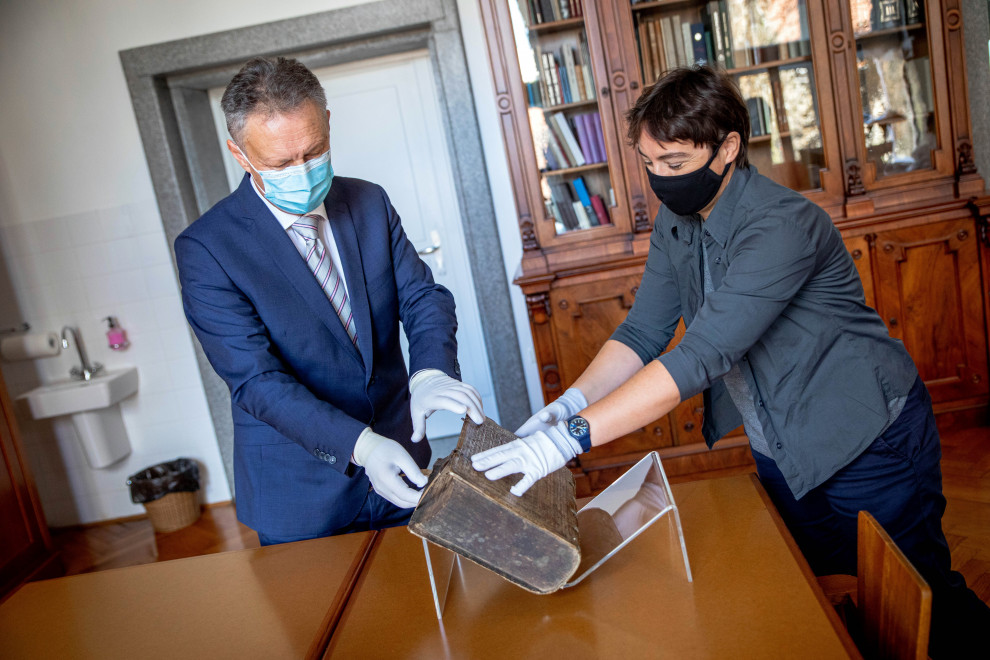 At the initiative of the Prime Minister of the Republic of Slovenia, Janez Janša, a copy of the Bible with full title, Biblia, tu ie, vse Svetu pismu, Stariga inu Noviga testamenta, which has thus far been kept at the castle in Brdo pri Kranju was handed