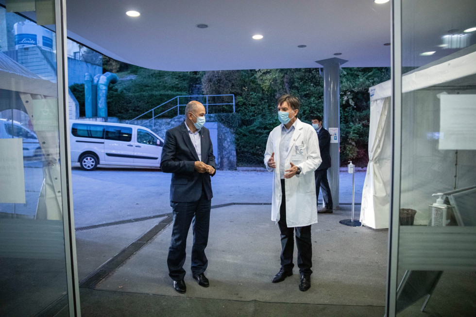 Predsednik vlade Janez Janša je obiskal bolnišnico Golnik, kjer si je ogledal kapacitete bolnišnice.