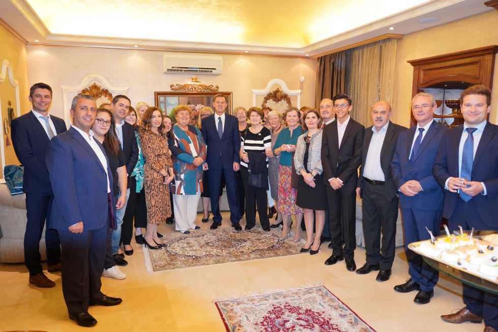 Minister dr. Cerar na srečanju s Slovenci, živečimi v Jordaniji.