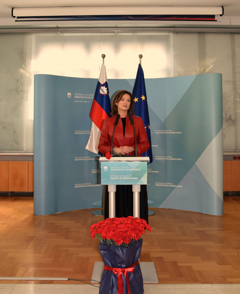 Ministrica za zunanje in evropske zadeve Tanja Fajon je ob mednarodnem dnevu žensk gostila sprejem za vse zaposlene na resornem ministrstvu