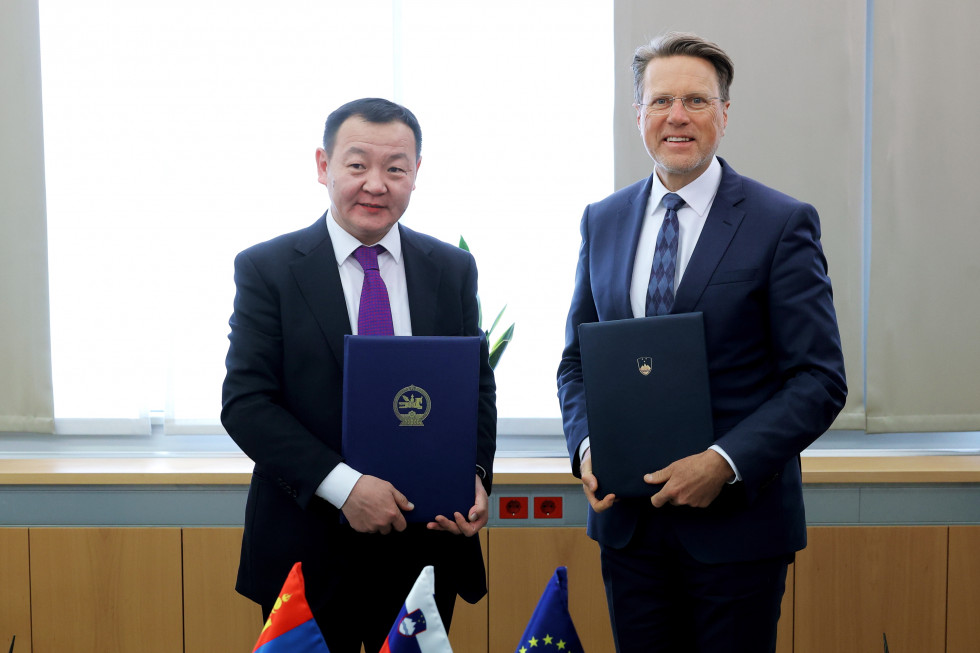Državni sekretar Samuel Žbogar in državni sekretar Mongolije Ankhbayar Nyamdorj