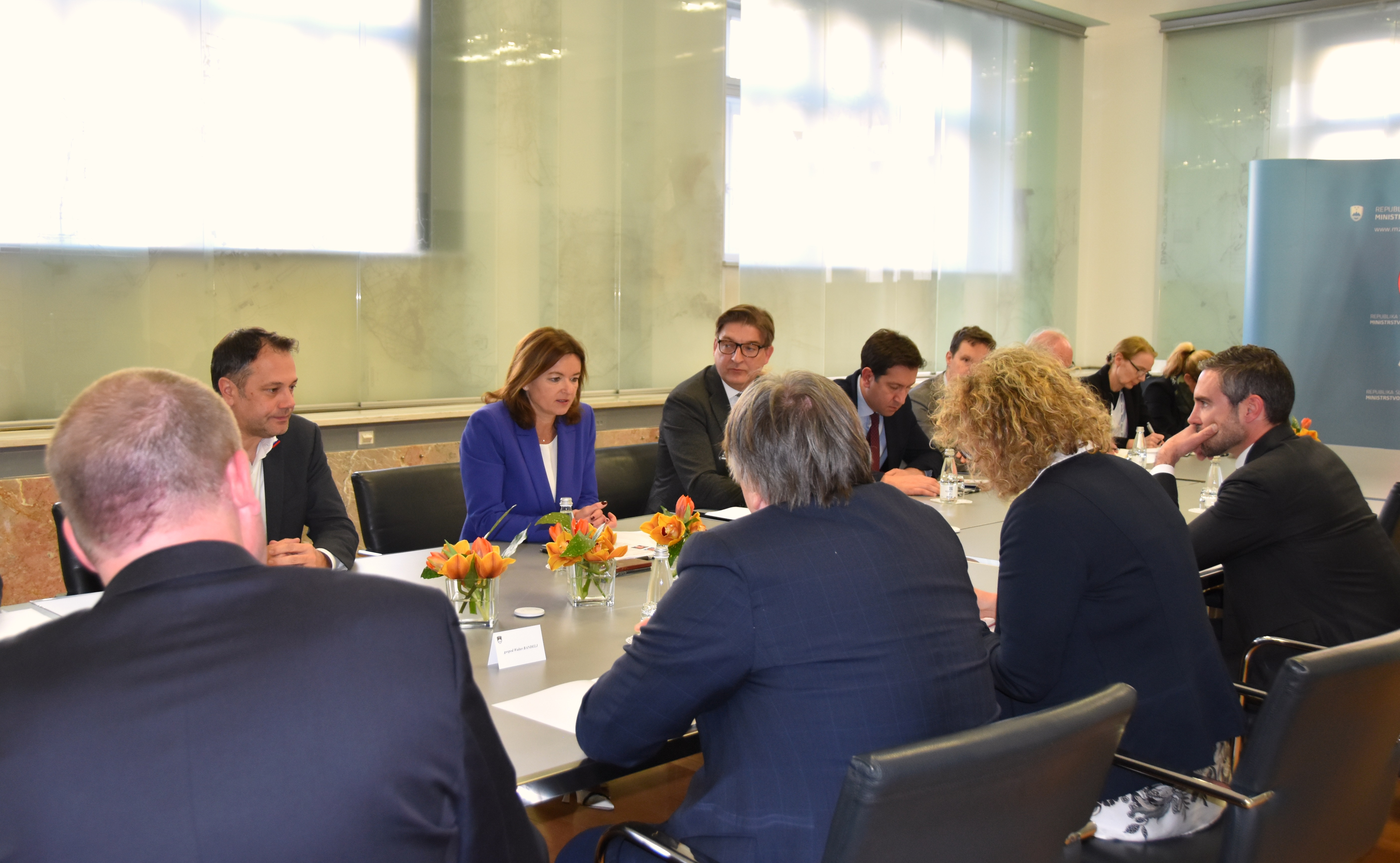 Ministra Fajon in Argone sta se s predstavniki slovenske narodne manjšine v Italiji pogovarjala o aktualnih vprašanjih