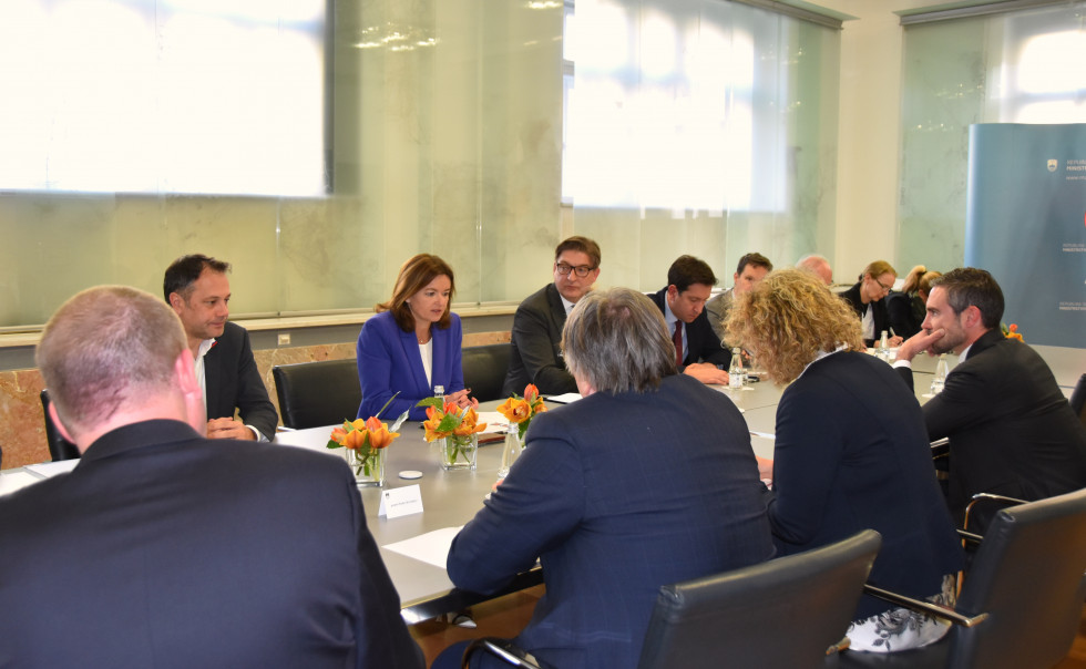 Minister of Foreign and European Affairs Tanja Fajon meets representatives of the Slovenian national minority in Italy