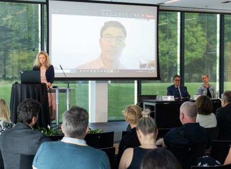 Fotografije iz konference projekta Platforma za napovedovanje kompetenc.