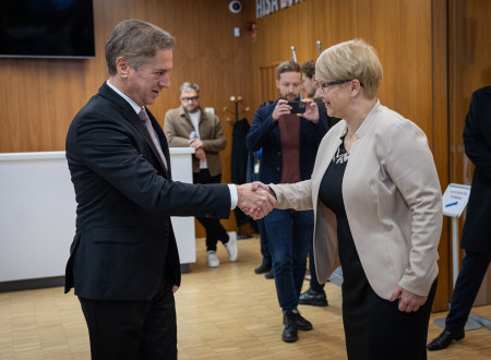 Rokovanje pred začetkom konference