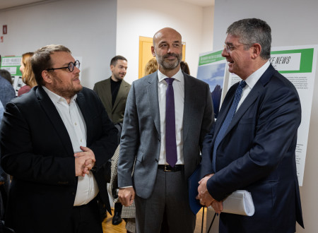 Sogovorniki pred začetkom konference