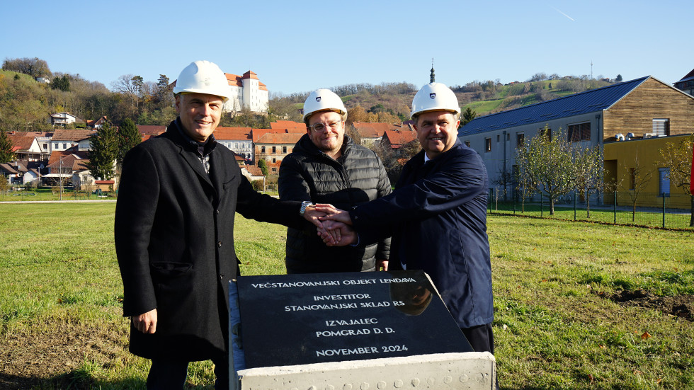 Rokovanje ob polaganju temeljnega kamna