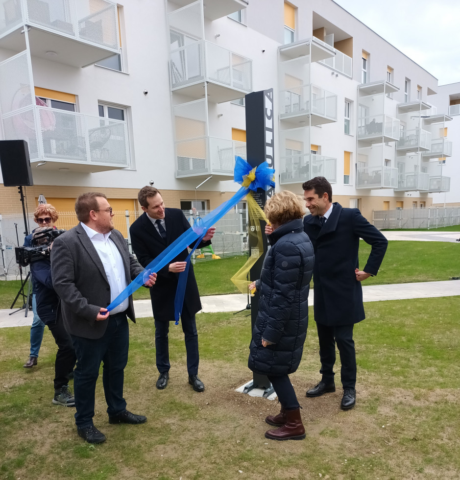Novo naselje so slavnostno otvorili minister Simon Maljevac, župan Mestne občine Celje Matija Kovač, podžupanja občine Singen Ute Seifrid in direktor družbe Nepremičnine Celje, Primož Brvar.
