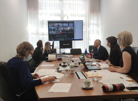 fotografija z vsemi sodelujočimi na neuradni videokonferenci ministric in ministrov EU