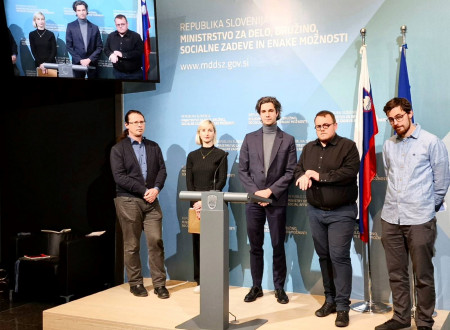 Minister Luka Mesec in kandidat za ministra za solidarno prihodnost s svojo ekipo 