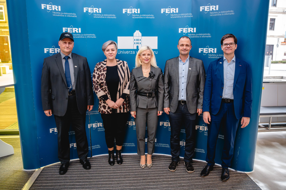 Obisk ministrice na Fakulteti za elektrotehniko, računalništvo in informatiko