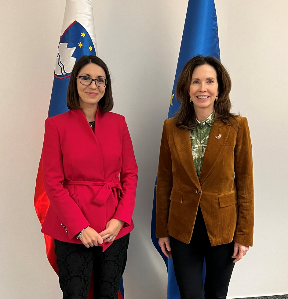Ministrica za digitalno preobrazbo dr. Emilija Stojmenova Duh z Jamie L. Harpootlian, ameriško veleposlanico v Sloveniji