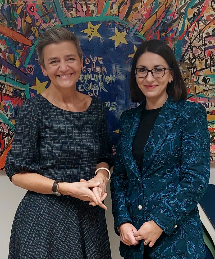 Ministrica dr. Emilija Stojmenova Duh s podpredsednico Evropske komisije Margrethe Vestager