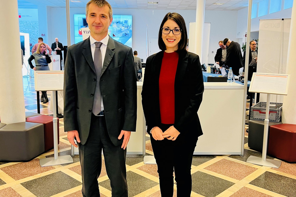 dr. Emilija Stojmenova Duh in dekan Fakultete za elektrotehniko v Ljubljani dr. Gregor Dolinar