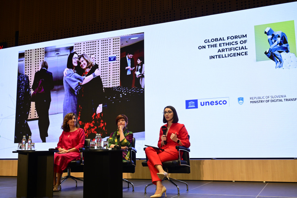 Globalni forum na zaključnem panelu predstavljajo Gabriela Ramos, Emilija Stojmenova Duh, Simona-Mirela Miculescu