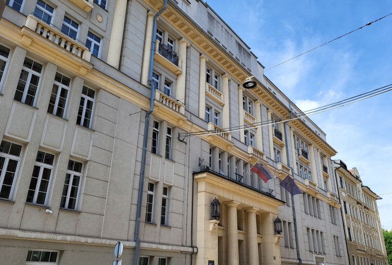 Ustanavljamo Svet za finančno opismenjevanje