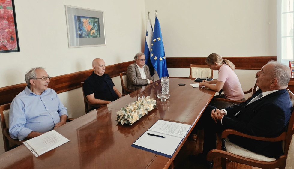 Pogovor za omizjem