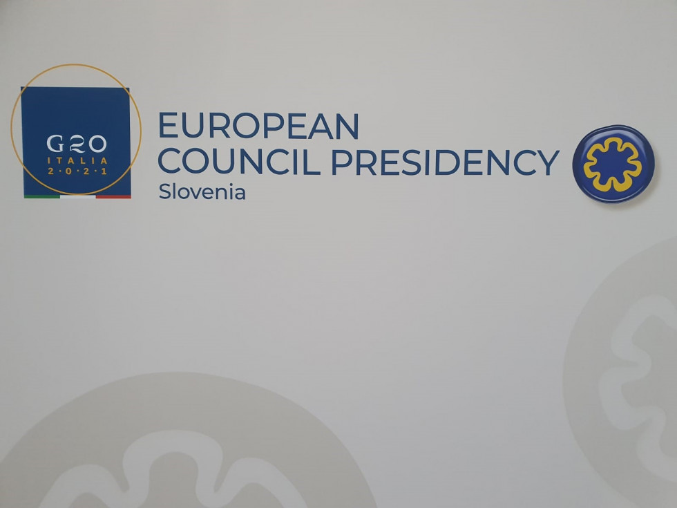 Napisna tabla za slovensko predstavništvo Sveta Evropske unije na srečanju G20.