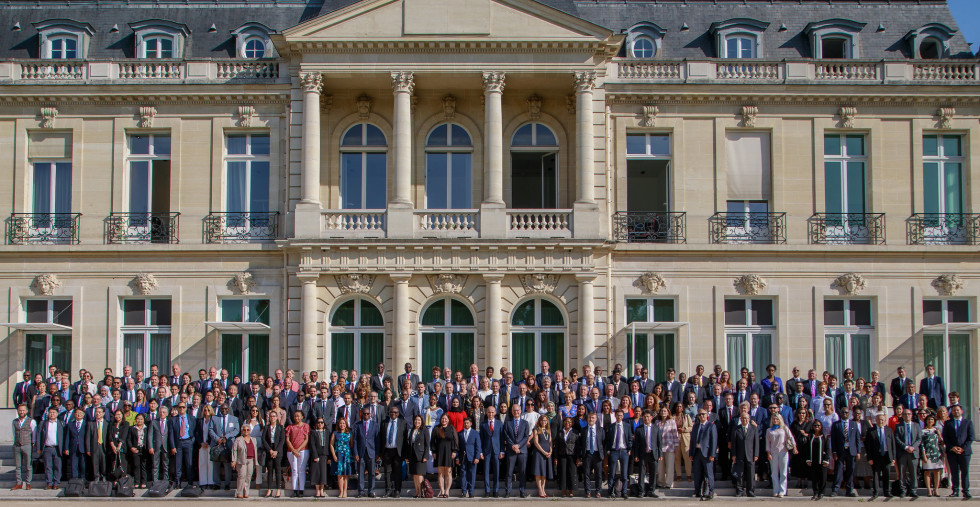 Skupinska fotografija udeležencev srečanja v Parizu.