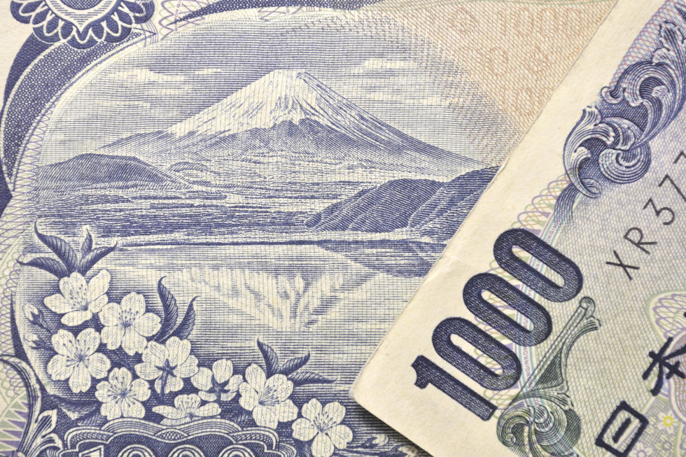 Mountain Fuji and yen