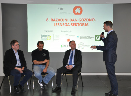 Na koncu posveta je sledila diskusija.