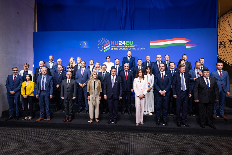Skupinska fotografija ministrov 