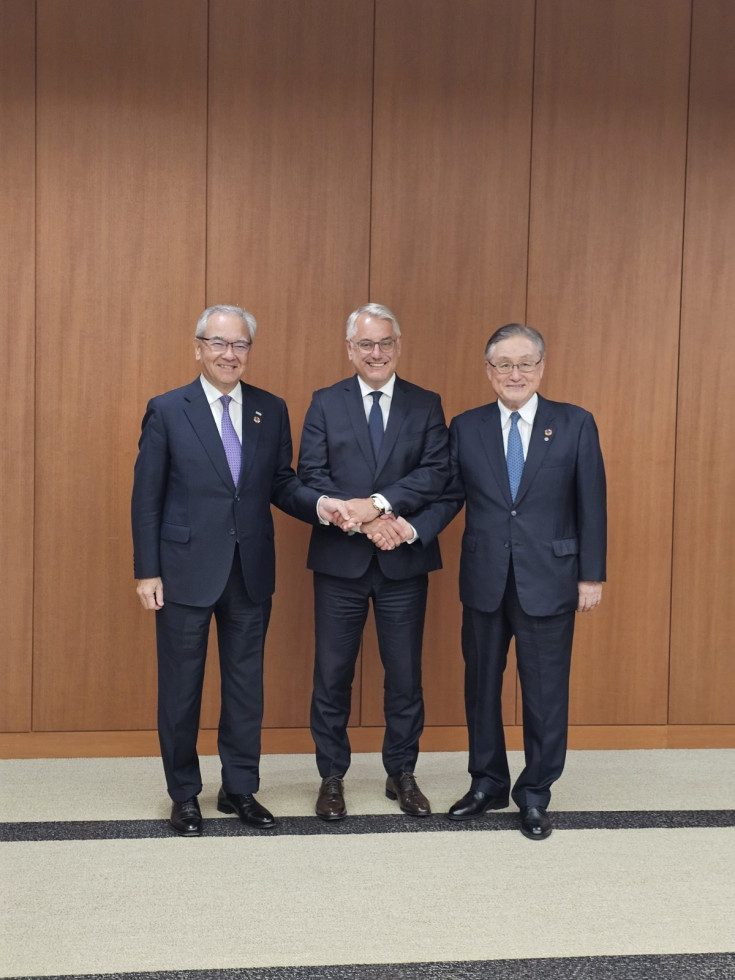 Obisk v Osaki. Minister se rokuje. 
