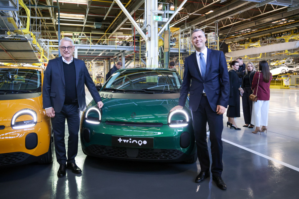 Minister pred novim avtomobilom Twingo