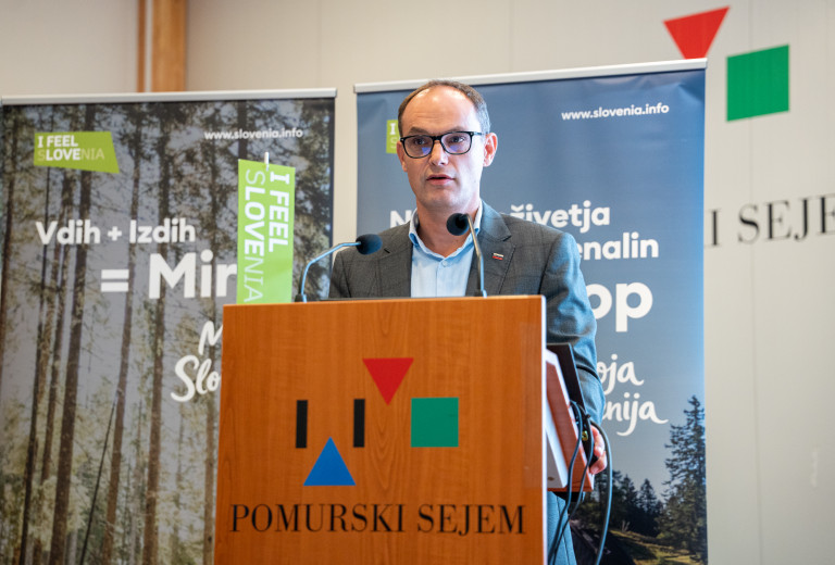 Minister Logar na sejmu AGRA: Gozd in les sta razvojna priložnost Slovenije