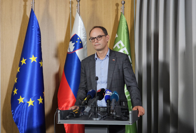Logar: Na področju gospodarstva in dela ne kompliciramo, ampak iščemo pot, ki rešuje probleme 