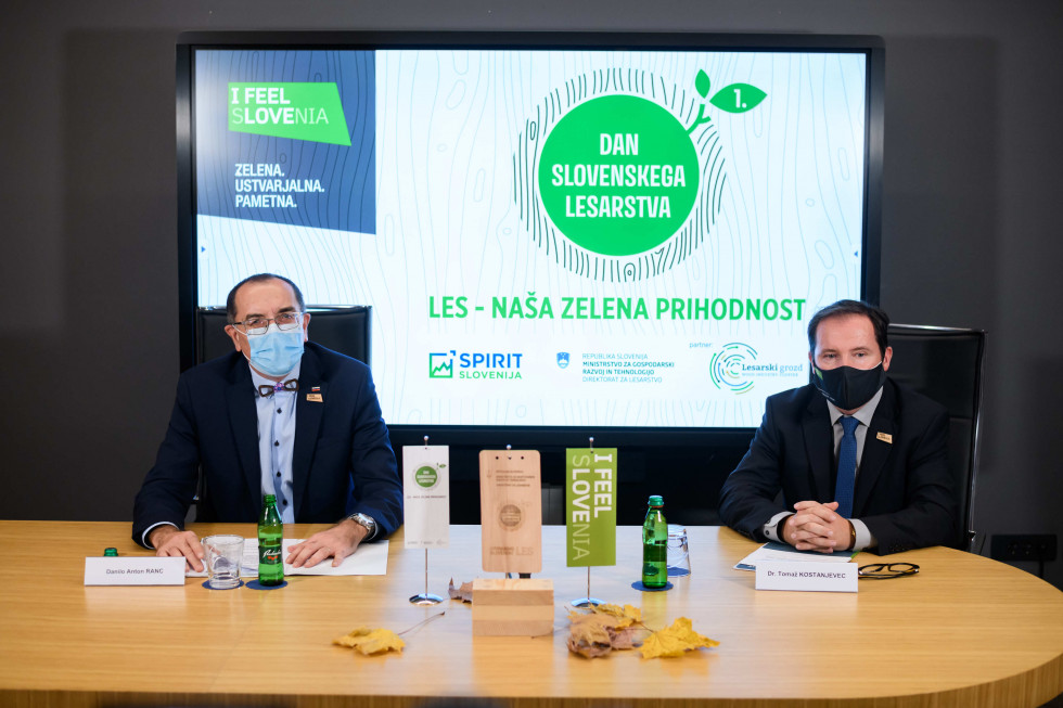 Danilo Anton Ranc in Tomaž Kostanjevec na novinarski konferenci