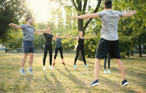 Depositphotos 219393570 Serezniy (People joging in the nature.)