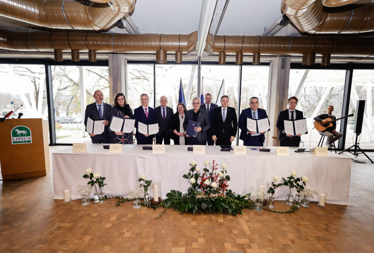 An Economic Coordinating Body of Slovenians in neighbouring countries established to provide economic support for Slovenia