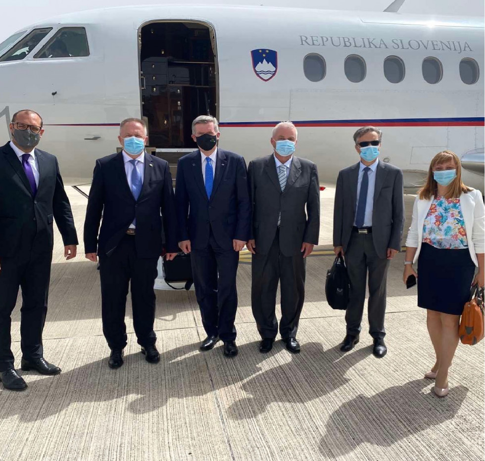 Minister Zdravko Počivalšek in pet predstavnikov slovenske delegacije