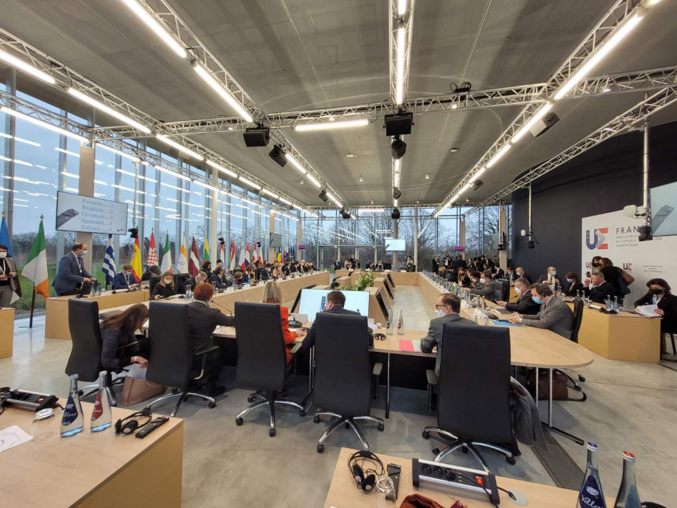 Dvorana z omizjem članov Sveta EU za konkurenčnost