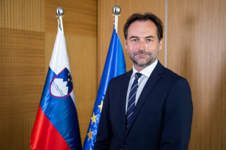 dr. Robert Drobnič