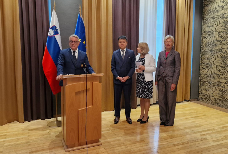 Z direktorjem Svetovne organizacije za intelektualno lastnino o prvi področni nacionalni strategiji