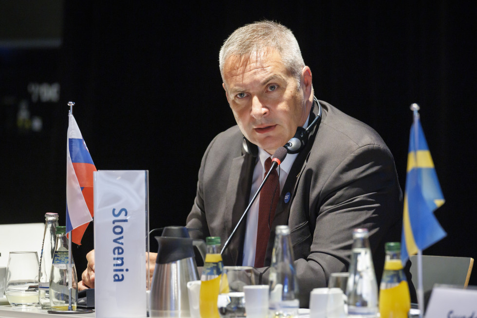 Dejan Židan za omizjem razprave