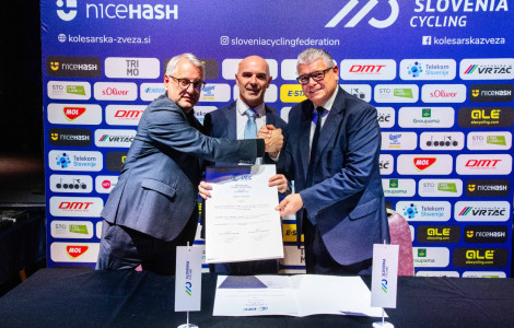 IMG 20251118 WA0003 (Minister Matjaž Han with Pavel Marđonović, President of the Cycling Federation of Slovenia, and Enrico Della Casa, President of the European Cycling Union)