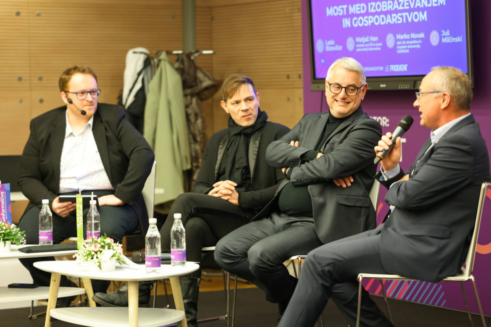 Minister Han v pogovoru na okrogli mizi