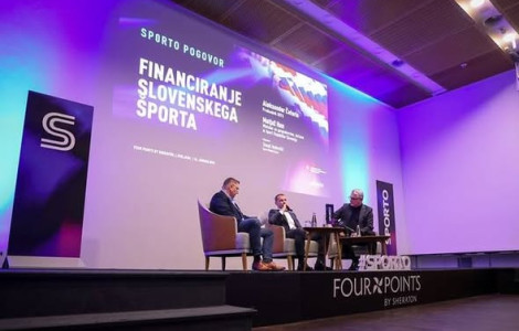 615774996 1332514072239055 3874454646482783515 n (Minister Matjaž Han and UEFA President Aleksander Čeferin)