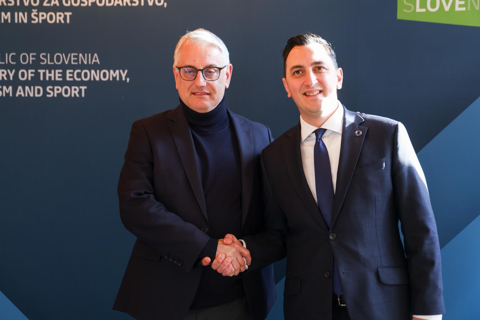 Minister Han with the European Commissioner for Sport on the economic and social impacts in the European Union